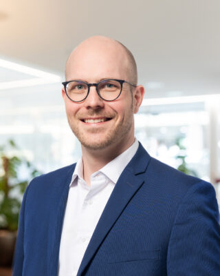 https://www.rh-partner.ch/wp-content/uploads/2025/05/Tomas-Dominik-_WEB-320x400.jpg